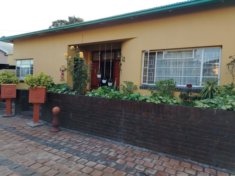 House For Sale in Graaff-Reinet Central - Photo 1