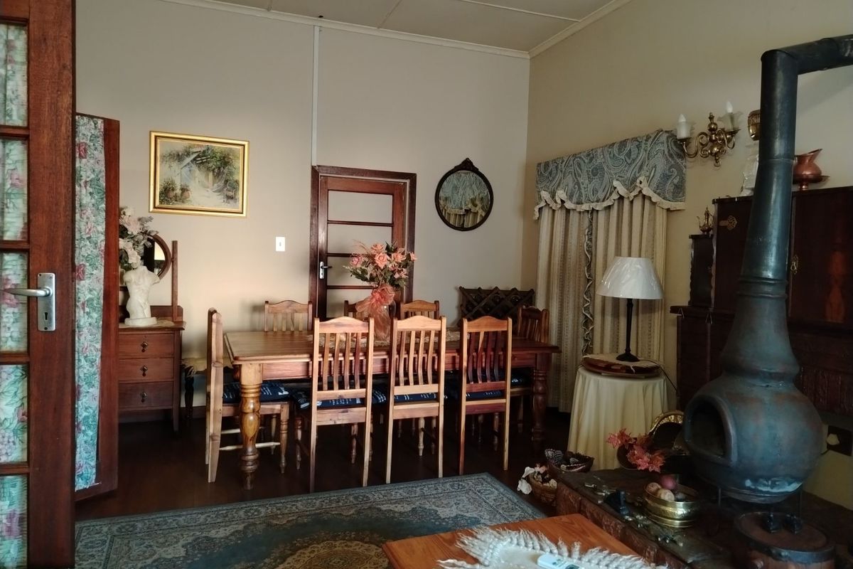 House For Sale in Graaff-Reinet Central - Photo 5