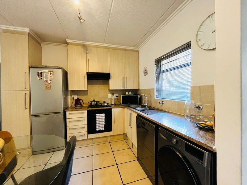 Apartment For Sale in Beverley - Photo 2