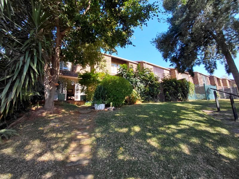Townhouse For Sale in Silverton - Photo 5