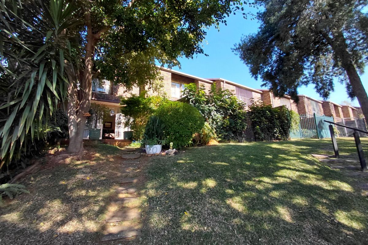 Townhouse For Sale in Silverton - Photo 5