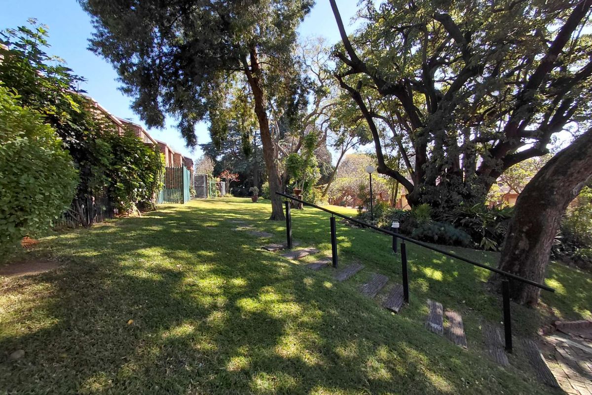 Townhouse For Sale in Silverton - Photo 4