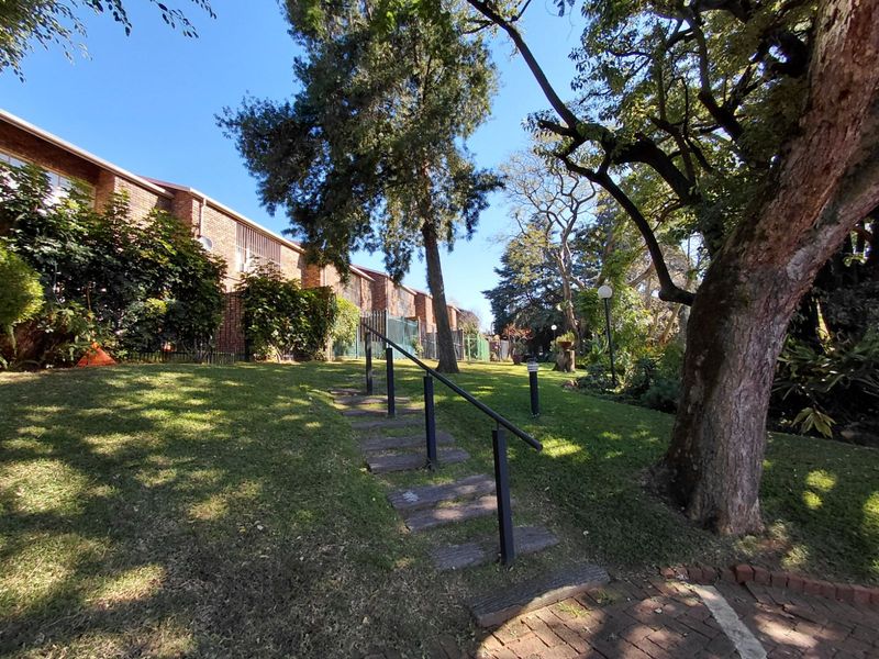 Townhouse For Sale in Silverton - Photo 3