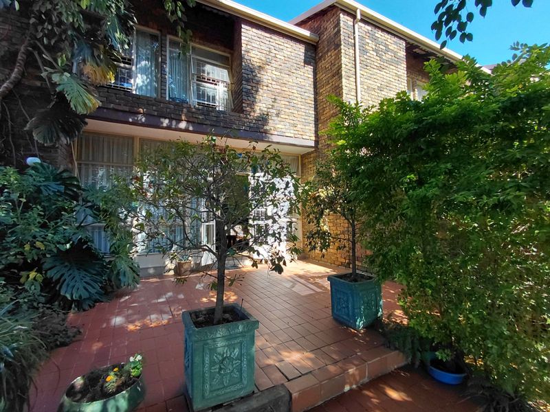 Townhouse For Sale in Silverton - Photo 8