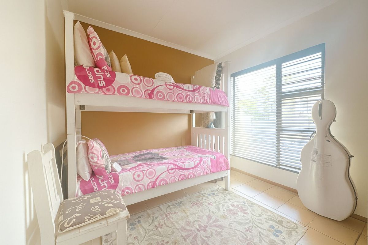 House For Sale in Craigavon - Photo 2