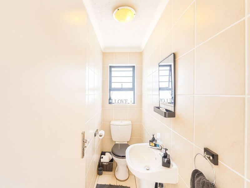 House For Sale in Craigavon - Photo 4