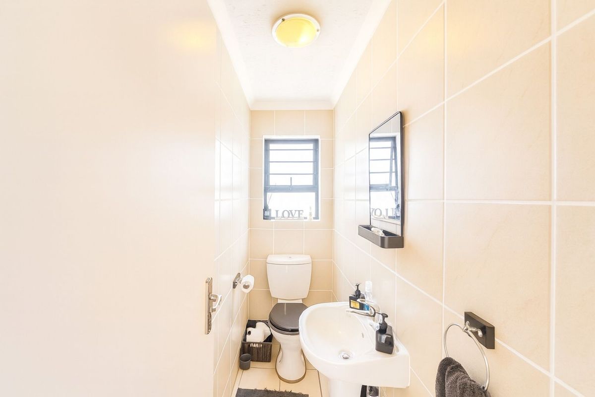 House For Sale in Craigavon - Photo 4