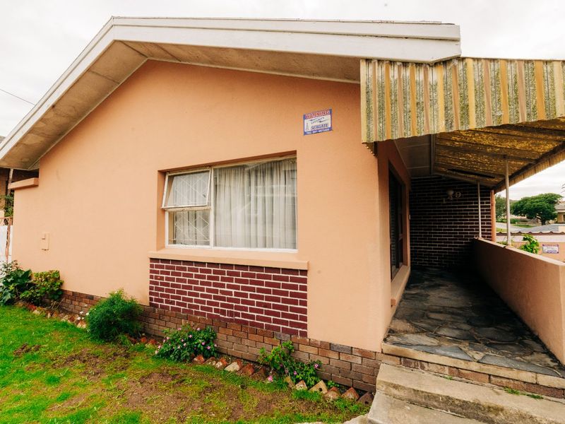 House For Sale in Malabar - Photo 2