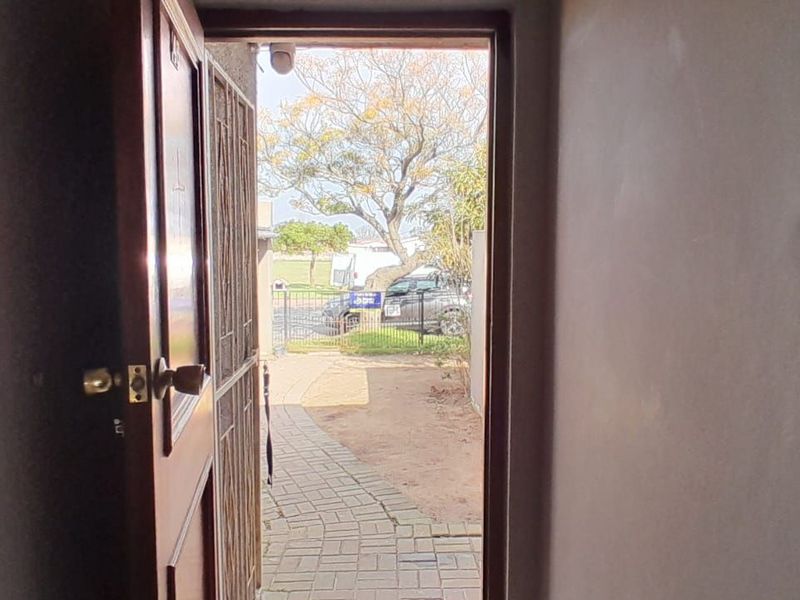 House For Sale in Levallia - Photo 2