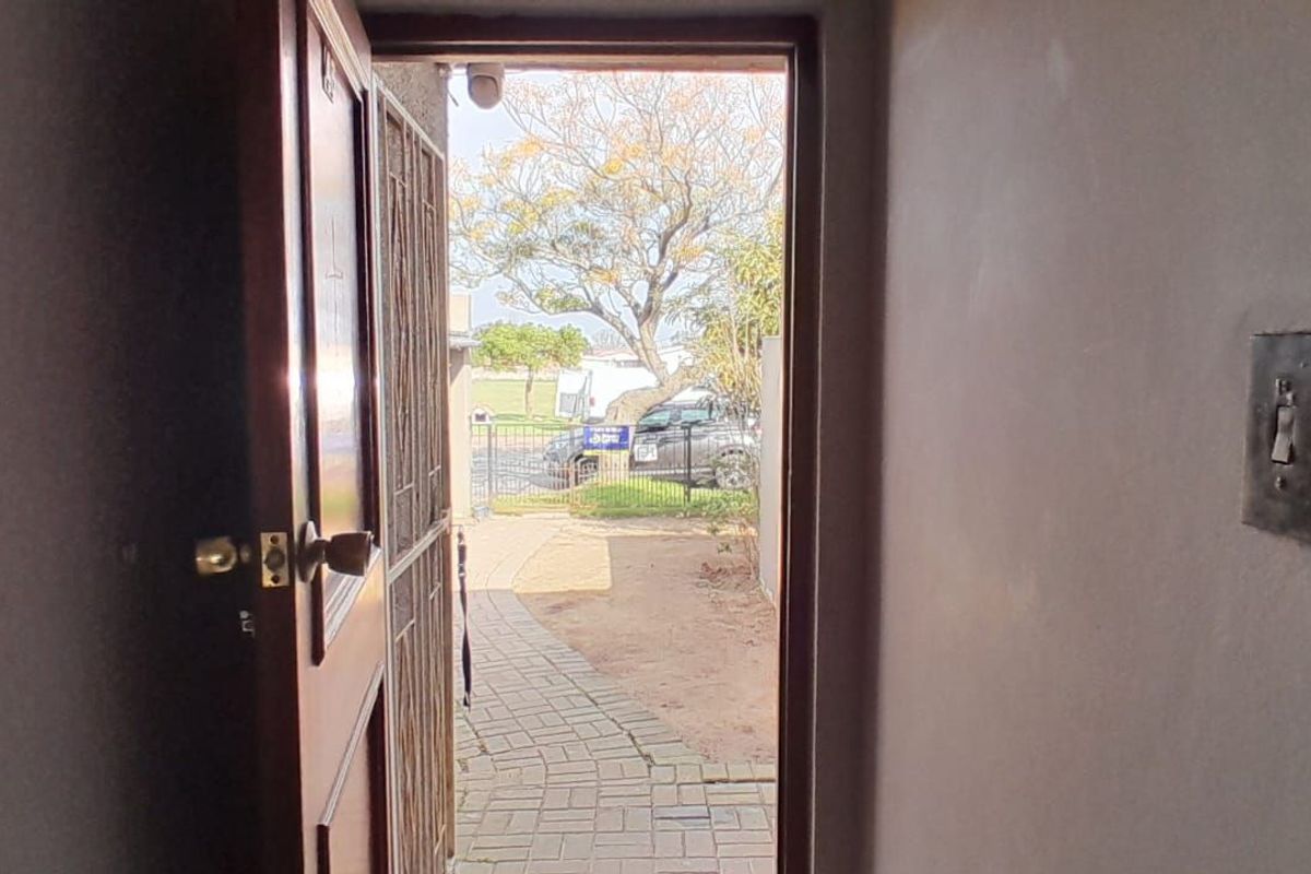 House For Sale in Levallia - Photo 2