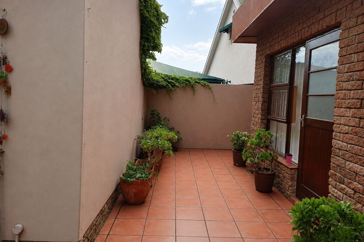 House For Sale in The Island - Photo 3