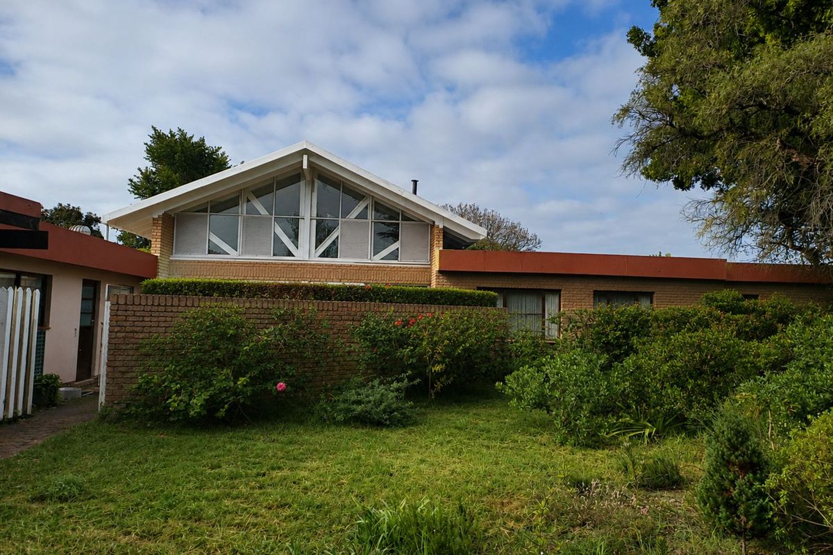 House For Sale in The Island - Photo 2