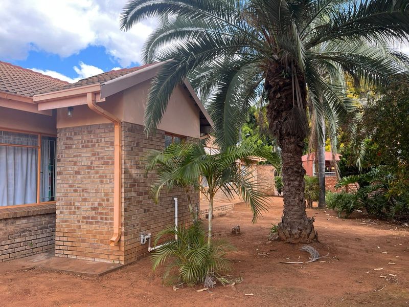 House For Sale in Flora Park - Photo 4