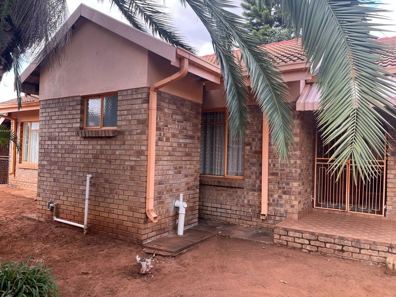 House For Sale in Flora Park - Photo 3