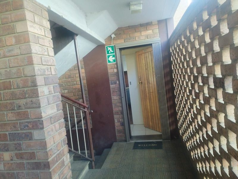 Apartment For Sale in Sunnyside - Photo 4