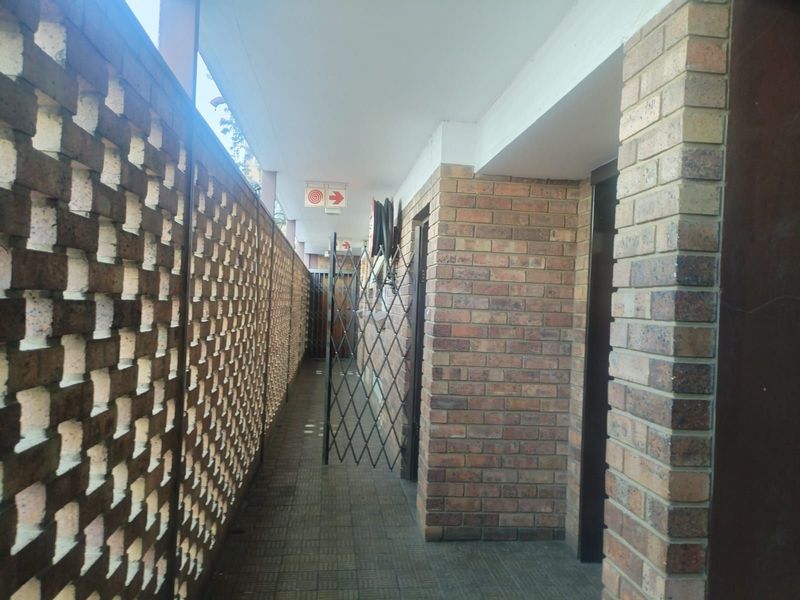Apartment For Sale in Sunnyside - Photo 3