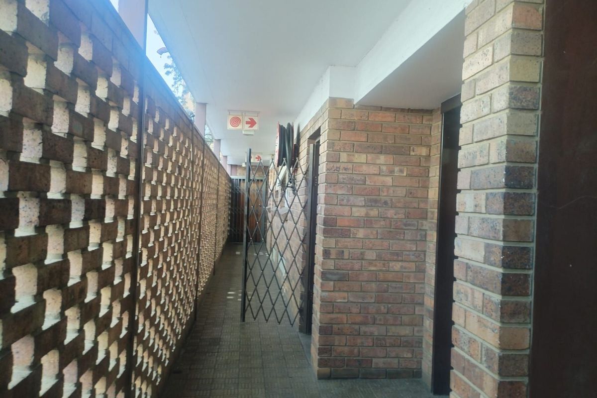 Apartment For Sale in Sunnyside - Photo 3