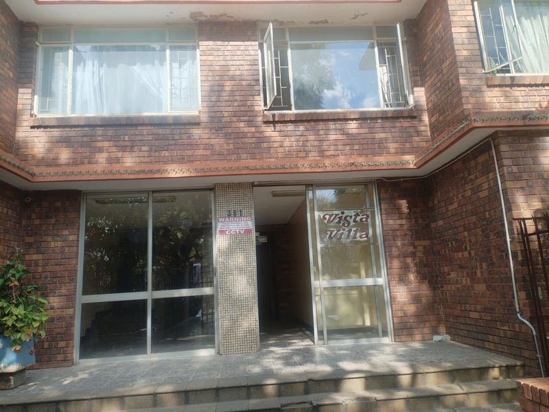 Apartment For Sale in Sunnyside - Photo 2