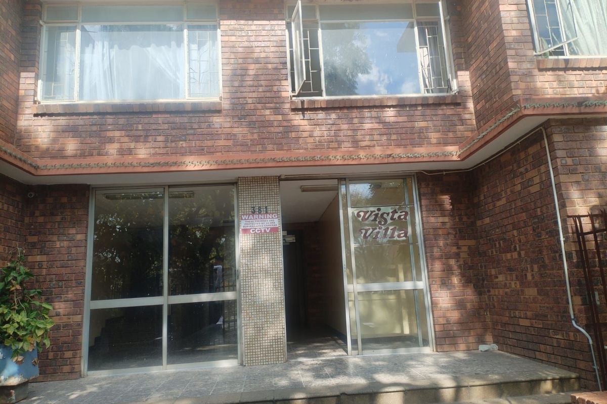 Apartment For Sale in Sunnyside - Photo 2