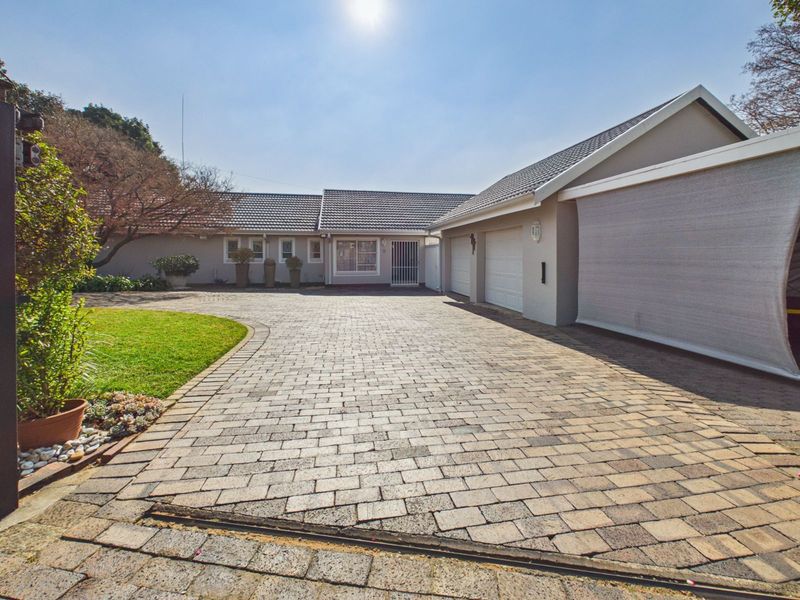 House For Sale in Discovery - Photo 2