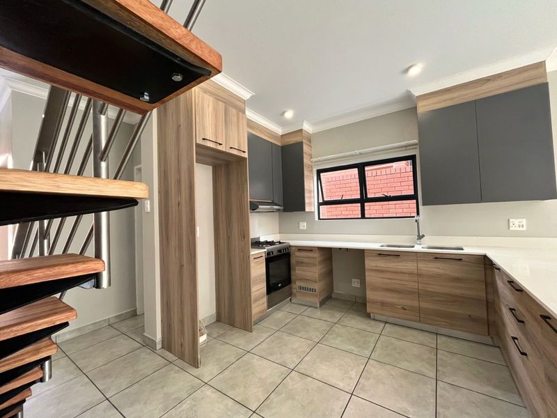 Townhouse To Rent in Six Fountains Residential Estate - Photo 6
