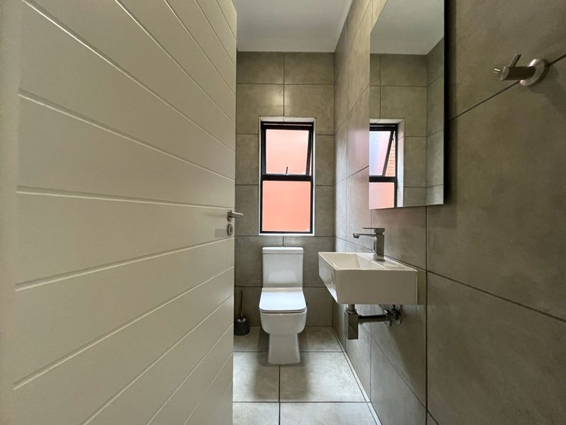 Townhouse To Rent in Six Fountains Residential Estate - Photo 5