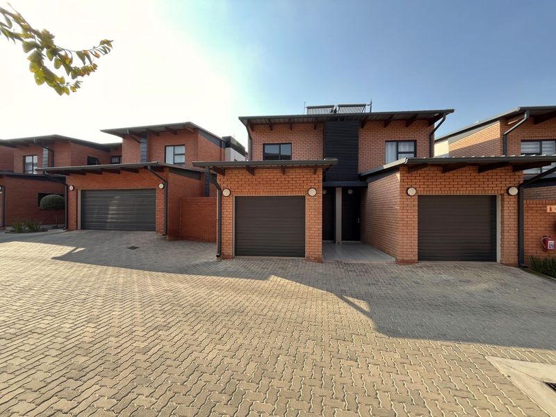 Townhouse To Rent in Six Fountains Residential Estate - Photo 1