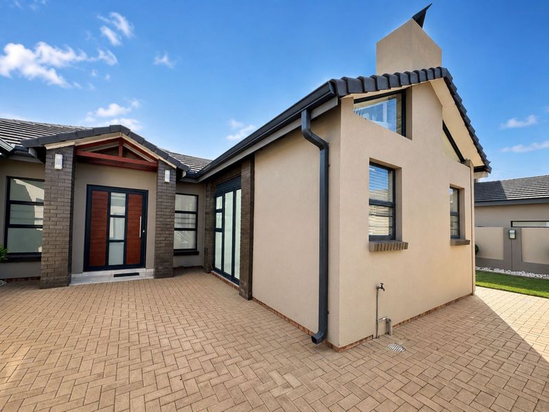 House For Sale in Secunda Central - Photo 5