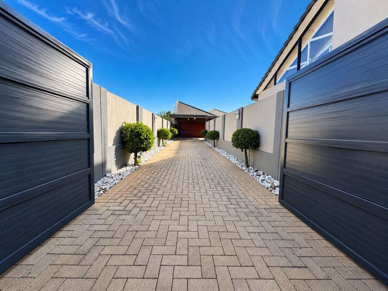 House For Sale in Secunda Central - Photo 2