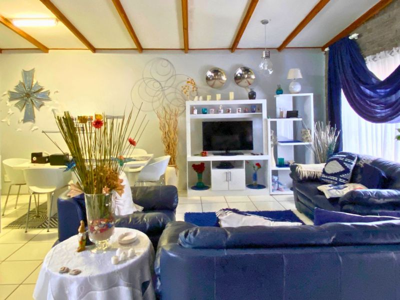 House For Sale in Kleinbaai - Photo 4