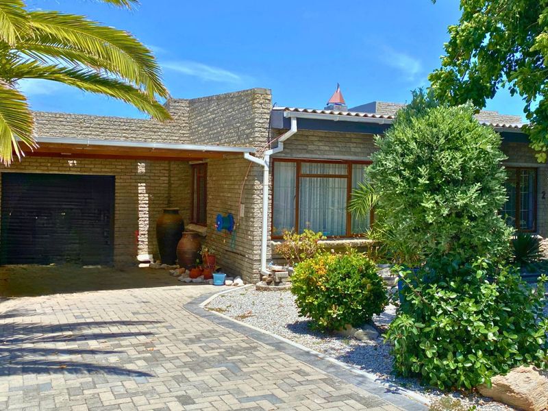 House For Sale in Kleinbaai - Photo 3