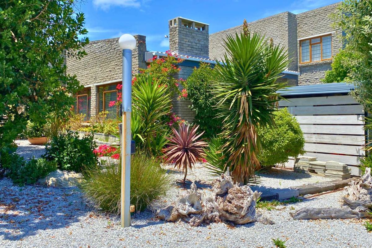 House For Sale in Kleinbaai - Photo 2