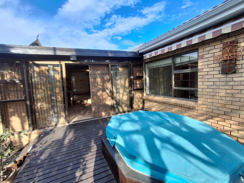 Townhouse For Sale in Loerie Park - Photo 10