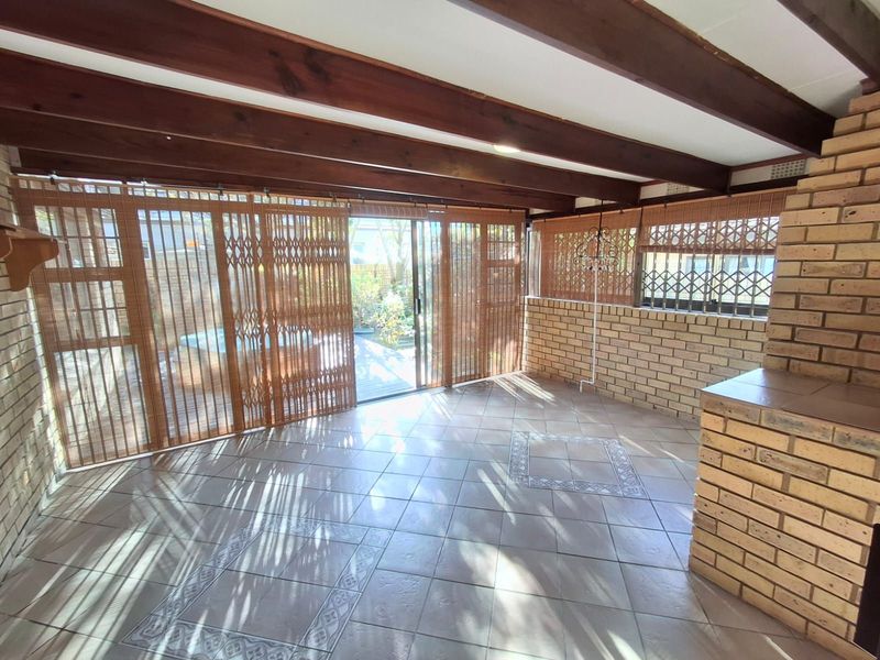 Townhouse For Sale in Loerie Park - Photo 8