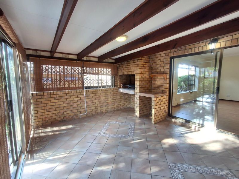 Townhouse For Sale in Loerie Park - Photo 7