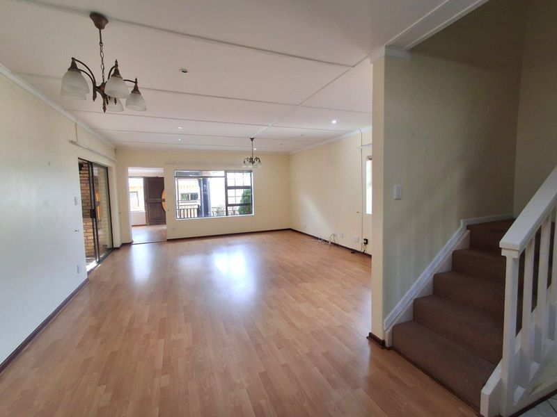 Townhouse For Sale in Loerie Park - Photo 7