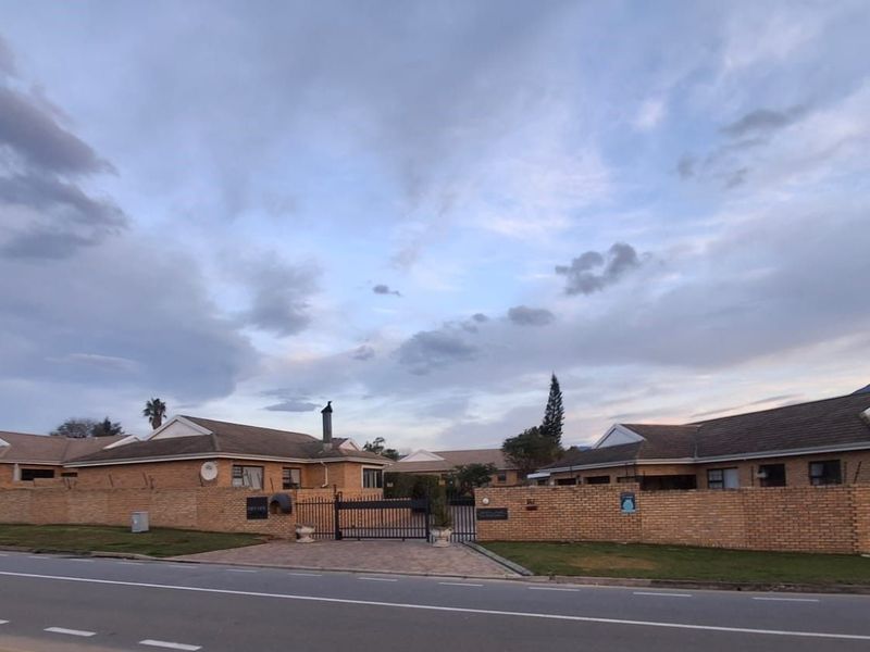 Townhouse For Sale in Loerie Park - Photo 3