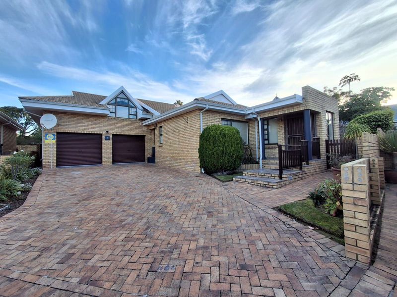Townhouse For Sale in Loerie Park - Photo 5