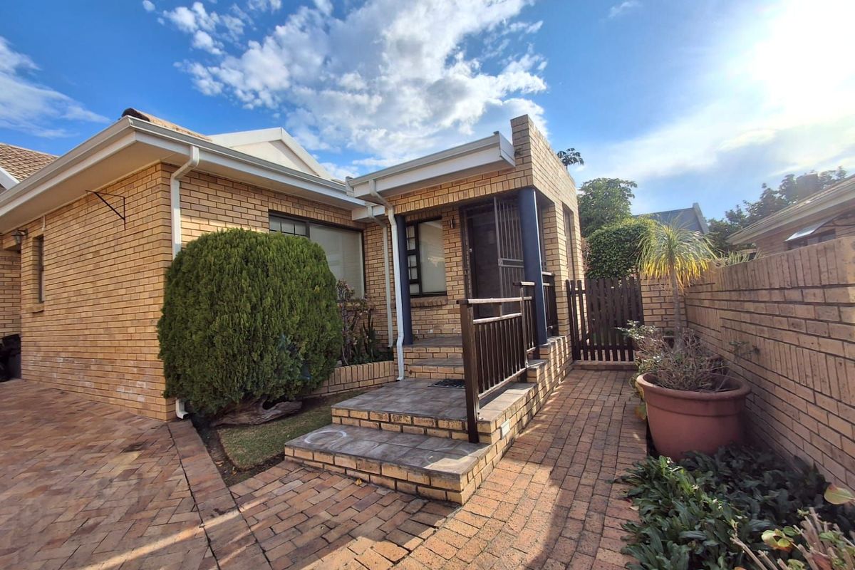 Townhouse For Sale in Loerie Park - Photo 4