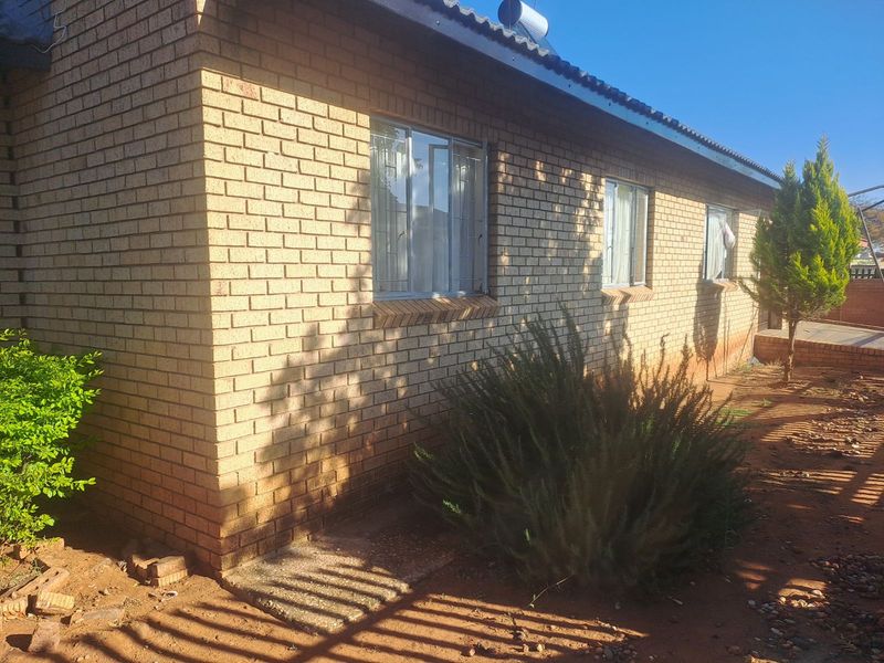 House For Sale in Flora Park - Photo 8