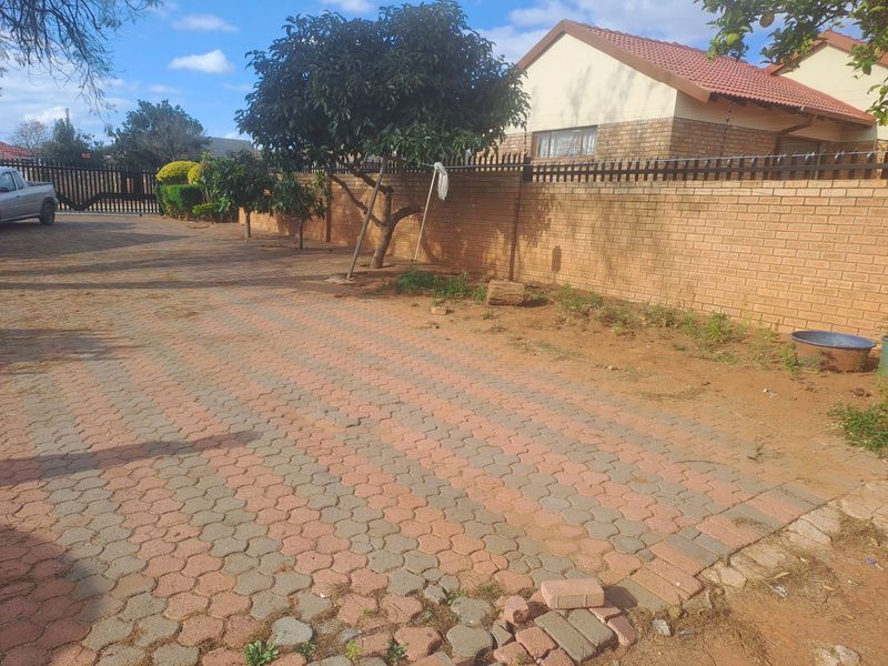 House For Sale in Flora Park - Photo 10