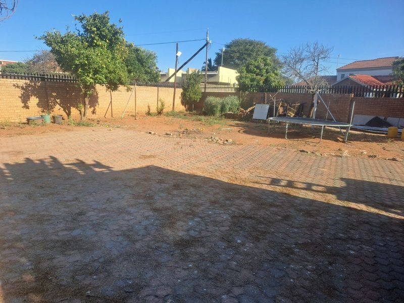 House For Sale in Flora Park - Photo 9