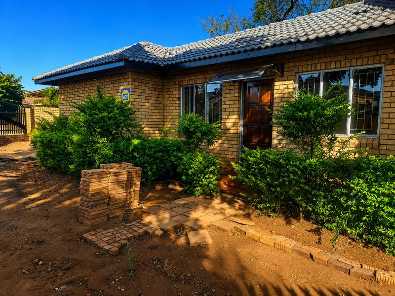 House For Sale in Flora Park - Photo 1
