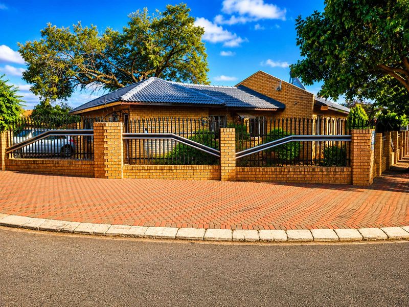 House For Sale in Flora Park - Photo 4