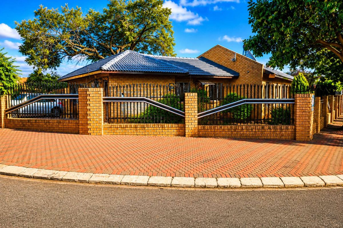 House For Sale in Flora Park - Photo 4