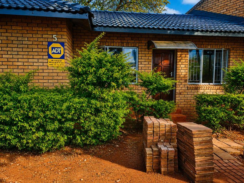 House For Sale in Flora Park - Photo 2