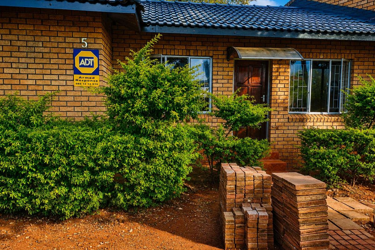 House For Sale in Flora Park - Photo 2
