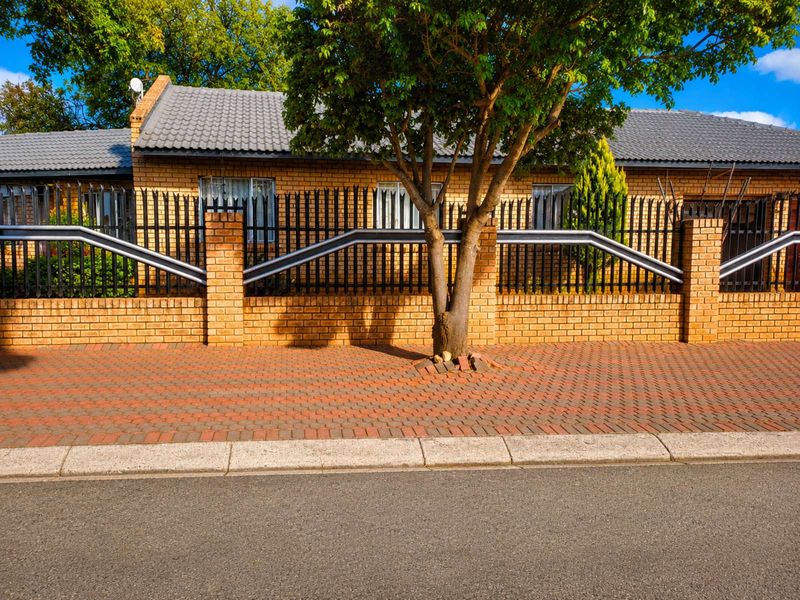 House For Sale in Flora Park - Photo 5