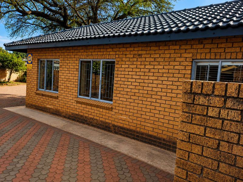 House For Sale in Flora Park - Photo 3