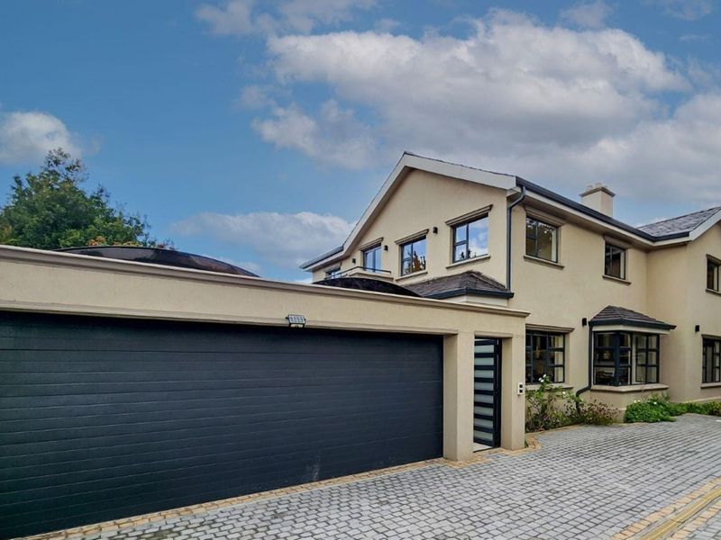 House For Sale in Rondebosch - Photo 2